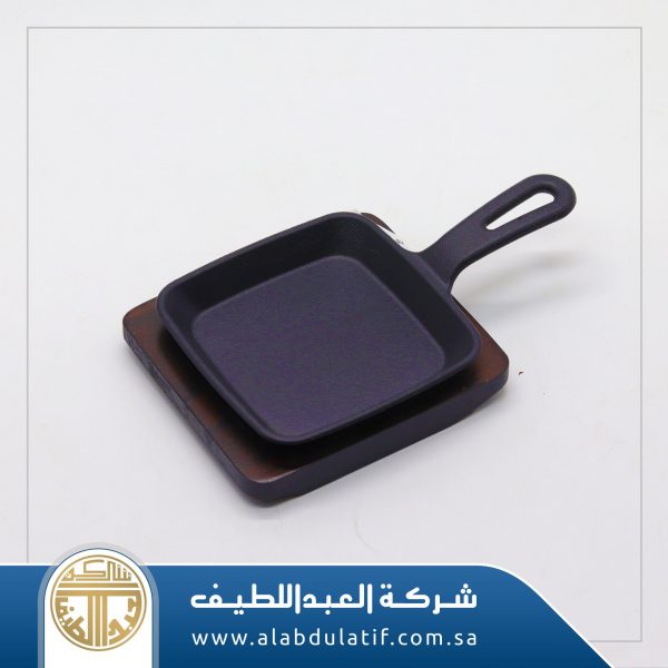 طاجن بيد حديد وخشب