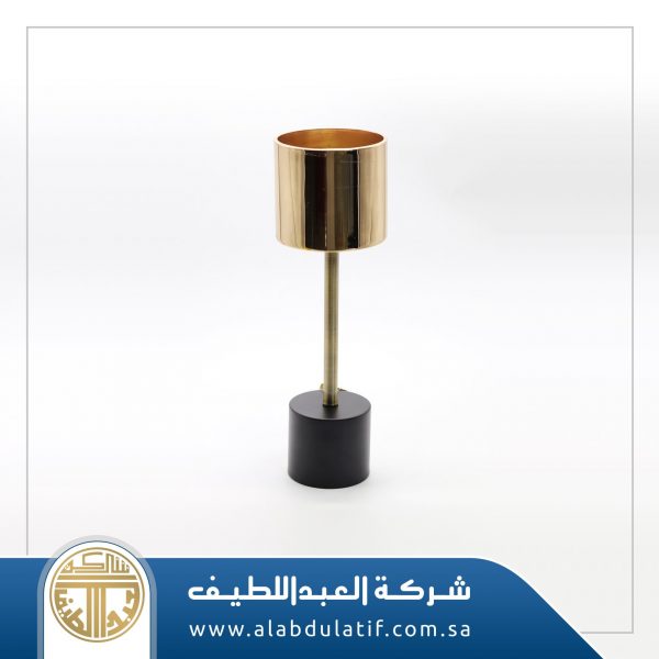 شمعدان ذهبي بقاعده ثقيله