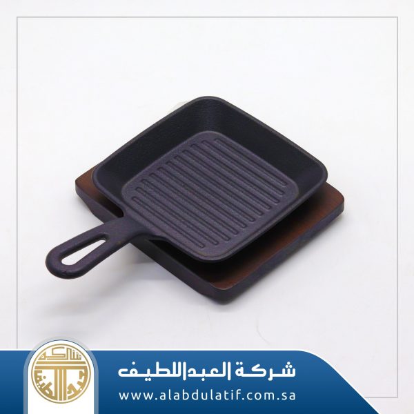 طاجن بيد حديد وخشب