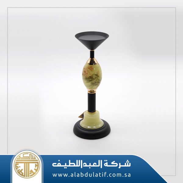 شمعدان اسود مورد