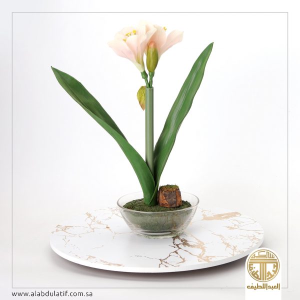 ورد بمركن زجاج تايلندي وسط