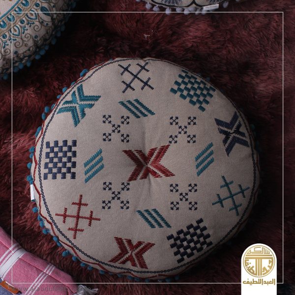 مخده مطرزه دائريه وسط