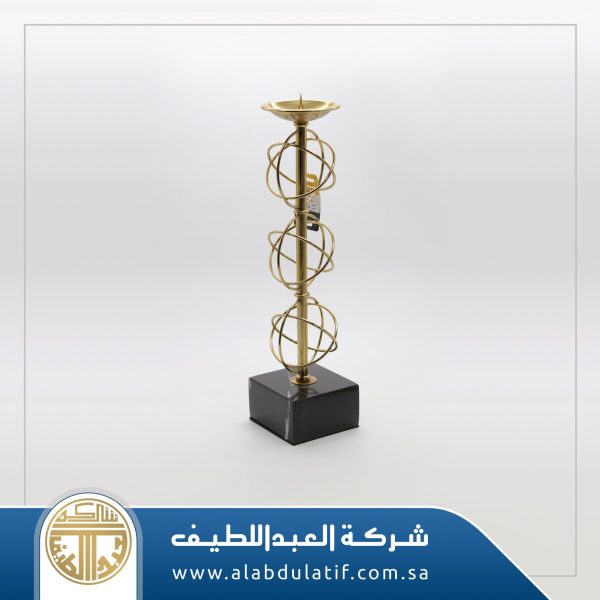 شمعدان ذهبي وسط