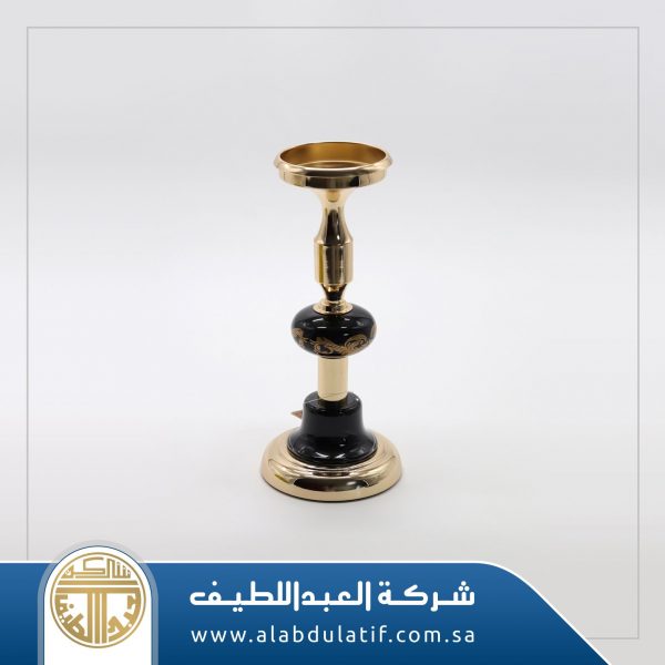 شمعدان ذهبي بقزاز اسود