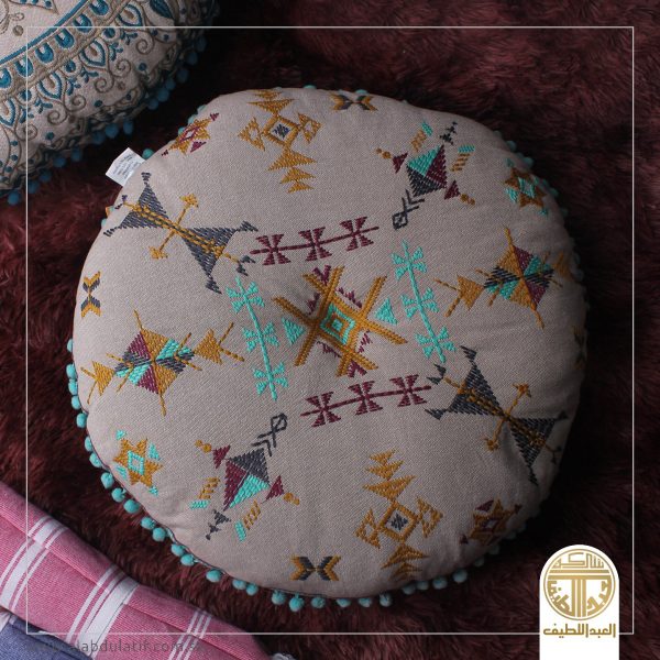 مخده مطرزه دائريه وسط