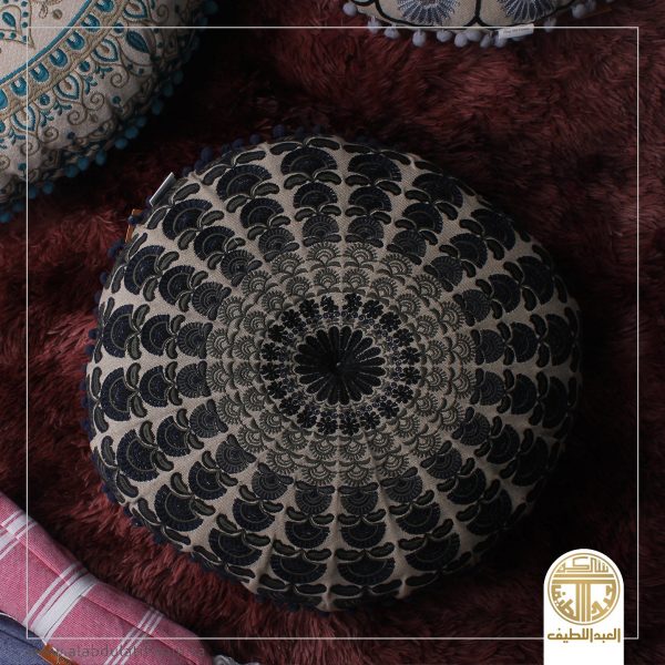 مخده مطرزه دائريه وسط