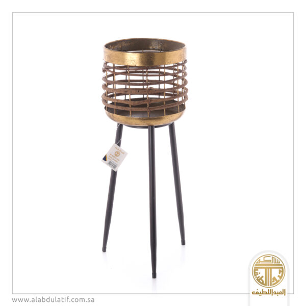 مركن زرع شبك بغصن خشبي