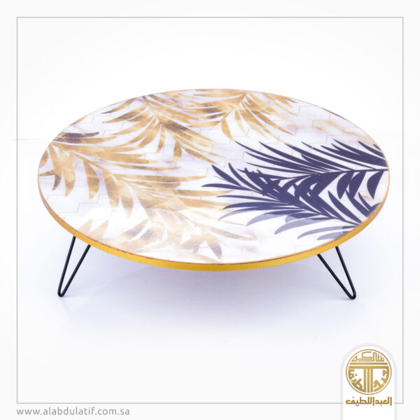 طاولة دائرية صغيرة