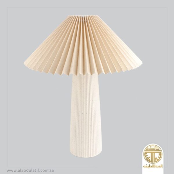 أبجورة نحاسية بطربوش هرمي